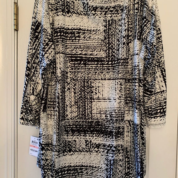 Classy blouse from Macy’s - Picture 3 of 6